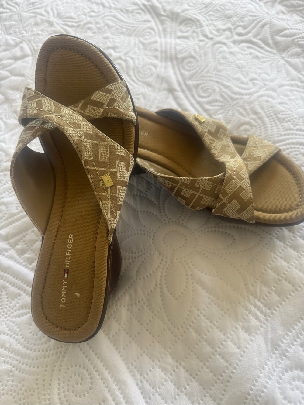 Tommy Hilfiger Tan Logo Crisscross Slide Sandals